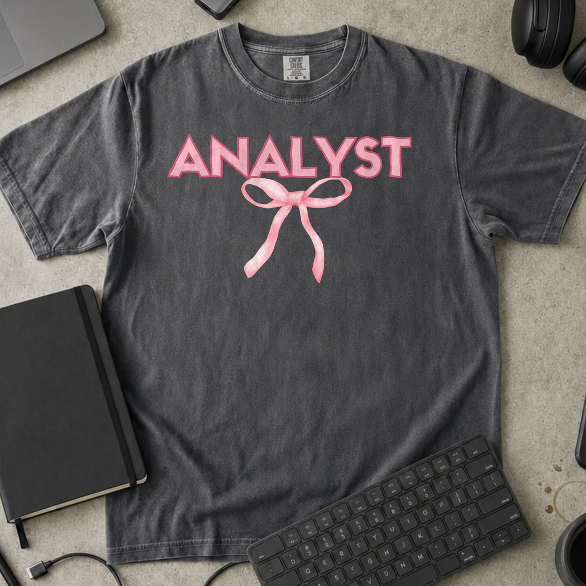 Analyst Bow Shirt in Pepper, Comfort Colors 1717 tee flat lay