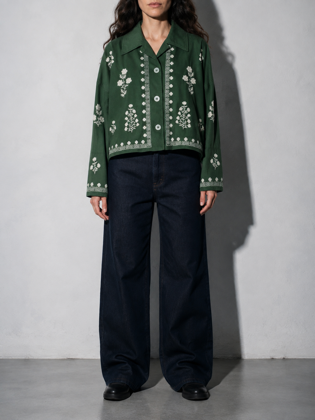 Code Culture catalog | loose-embroidered-linen-tunic-bomber-jacket | color-green | zoom detail