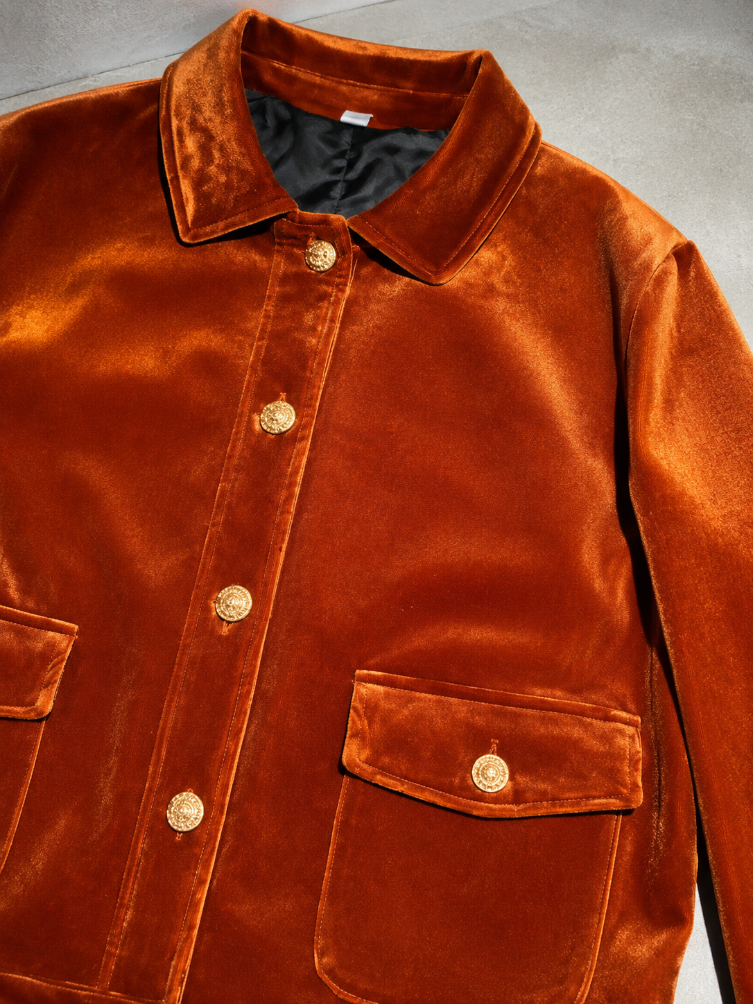 Code Culture catalog | pocket-flap-decoration-polo-collar-velvet-jacket | color-gold | macro flat lay
