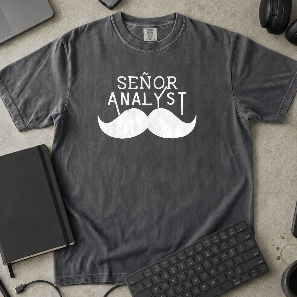 Senor Analyst Shirt in Pepper, Comfort Colors 1717 tee flat lay
