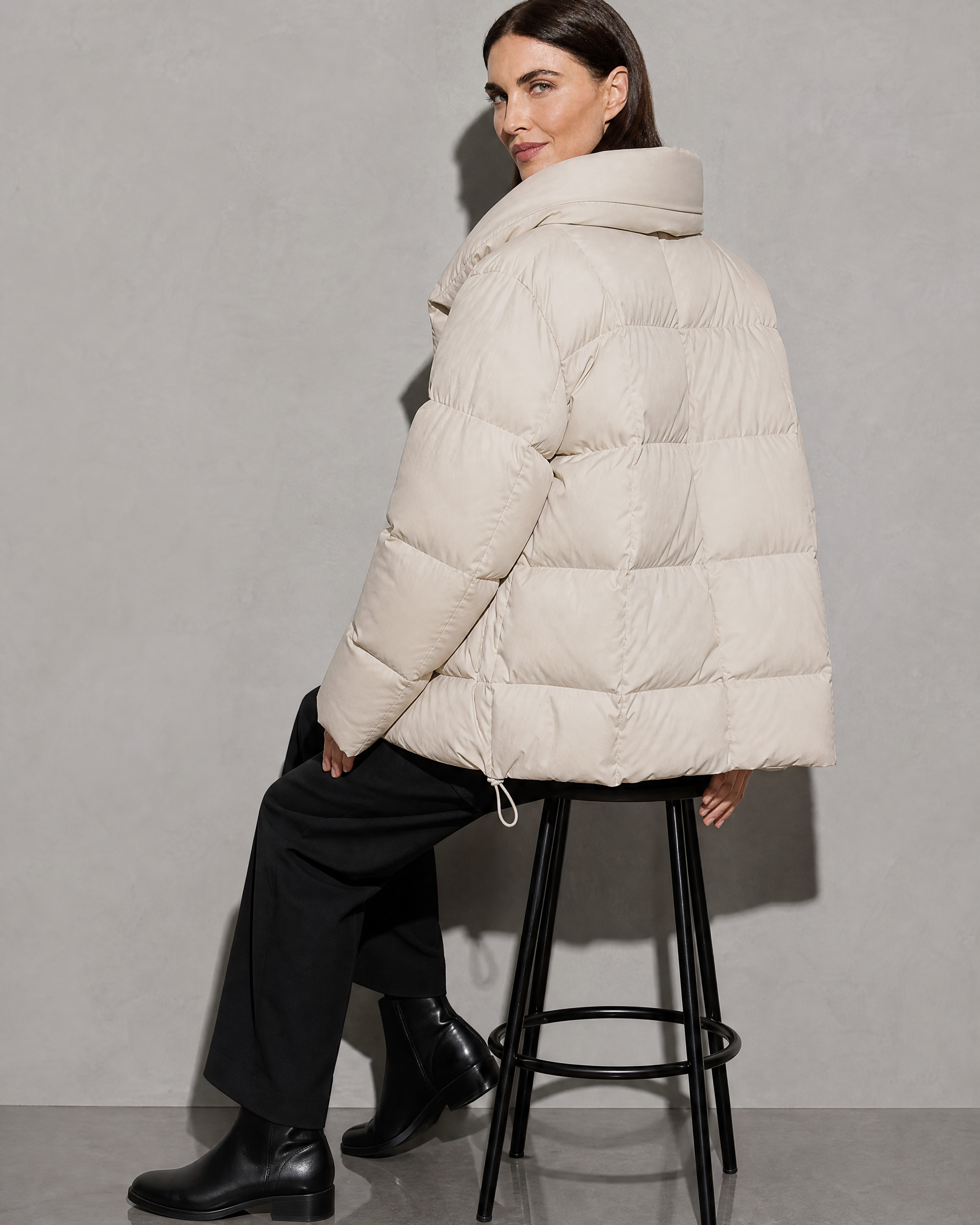 Women's Fashion Loose Thickening Keep Warm Coat, stool, back turned, worn by model