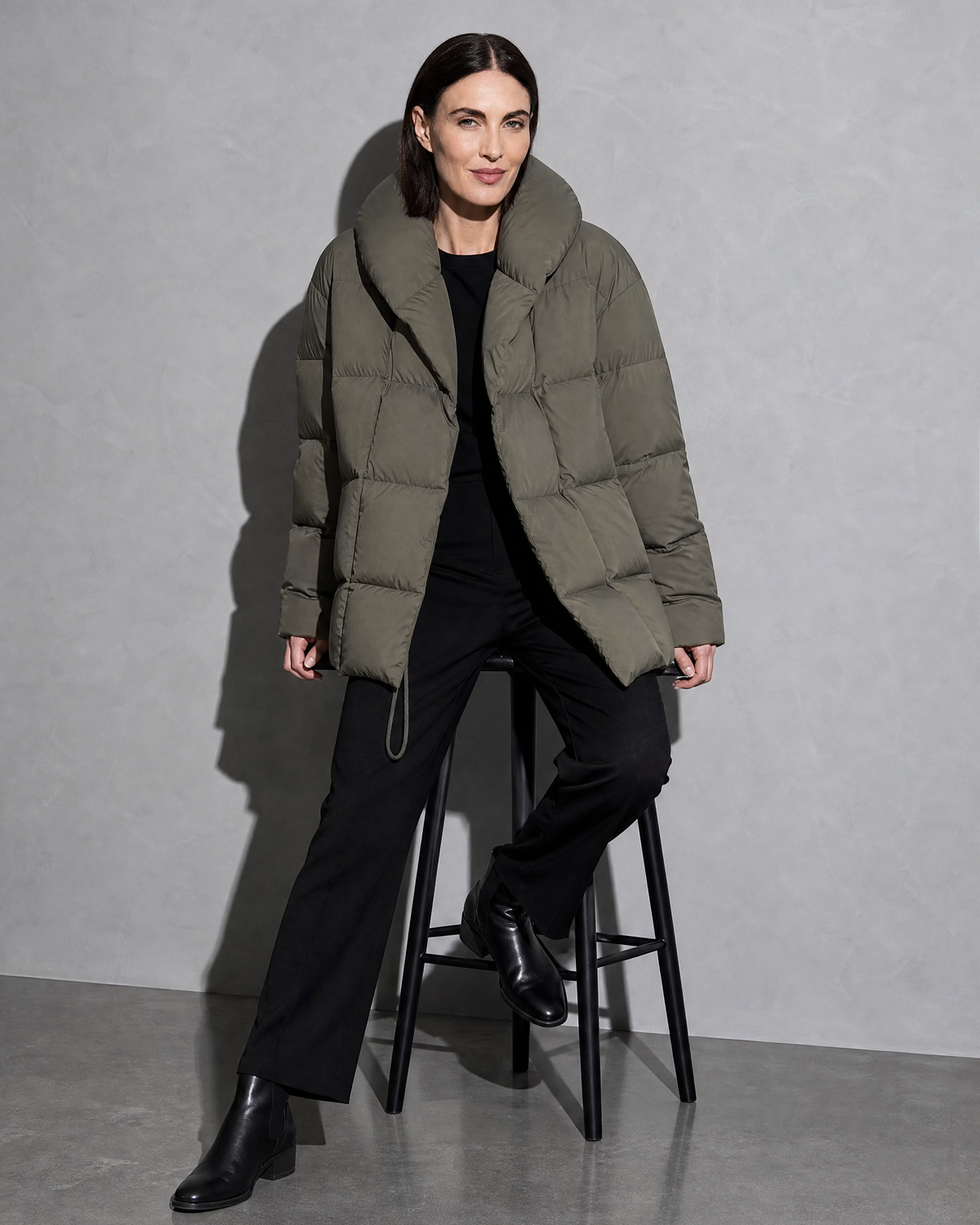 Women's Fashion Loose Thickening Keep Warm Coat, stool, leaning back on hands, worn by model