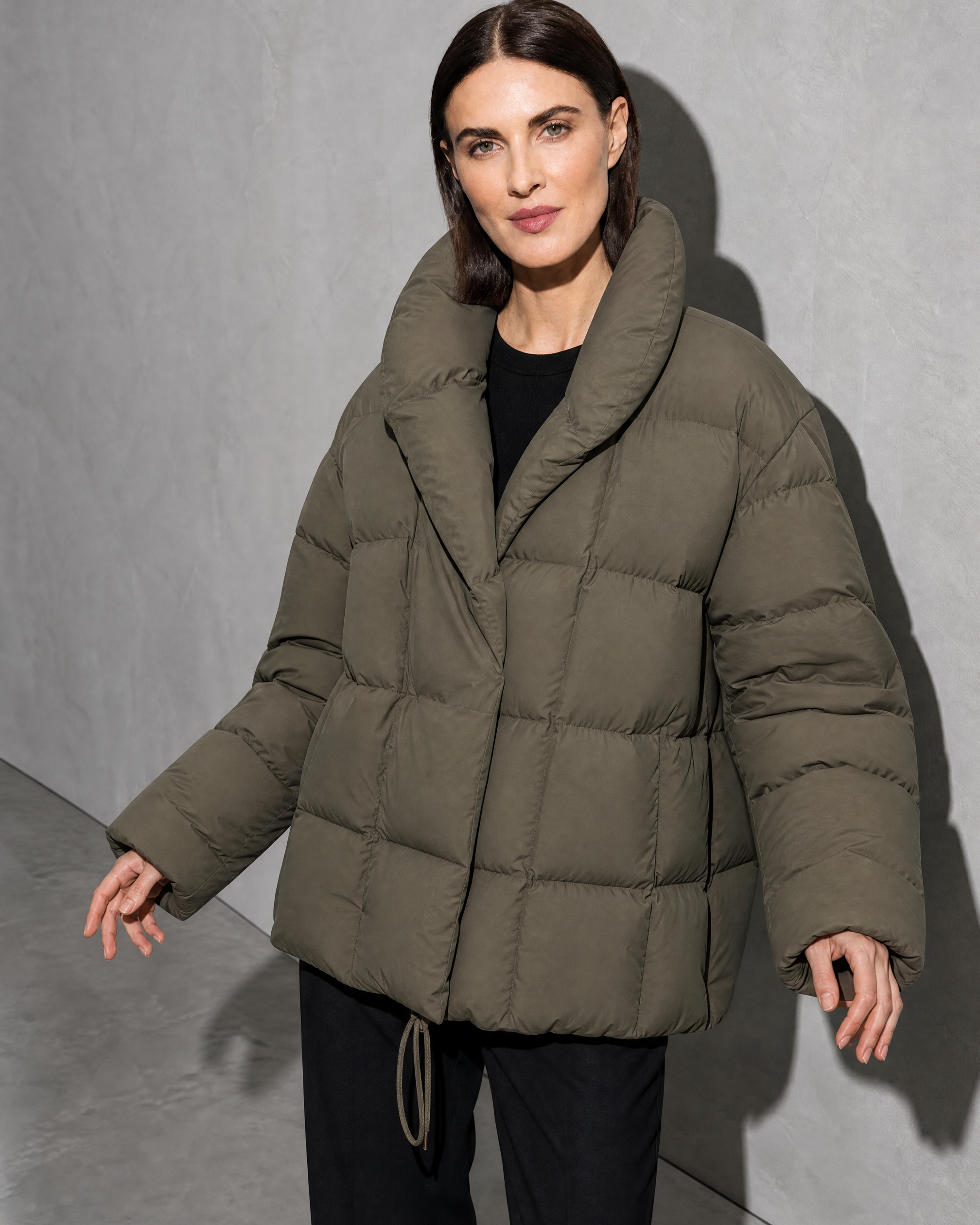 Women's Fashion Loose Thickening Keep Warm Coat, hem and sleeve texture detail, worn by model