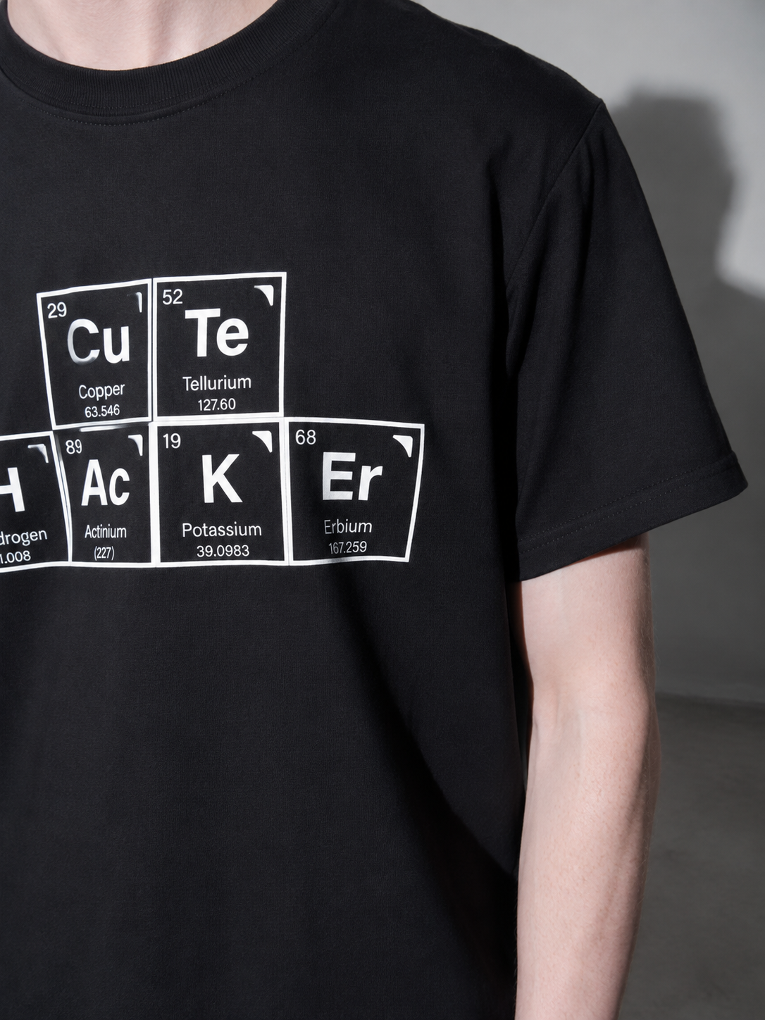 cute hacker – Black print detail