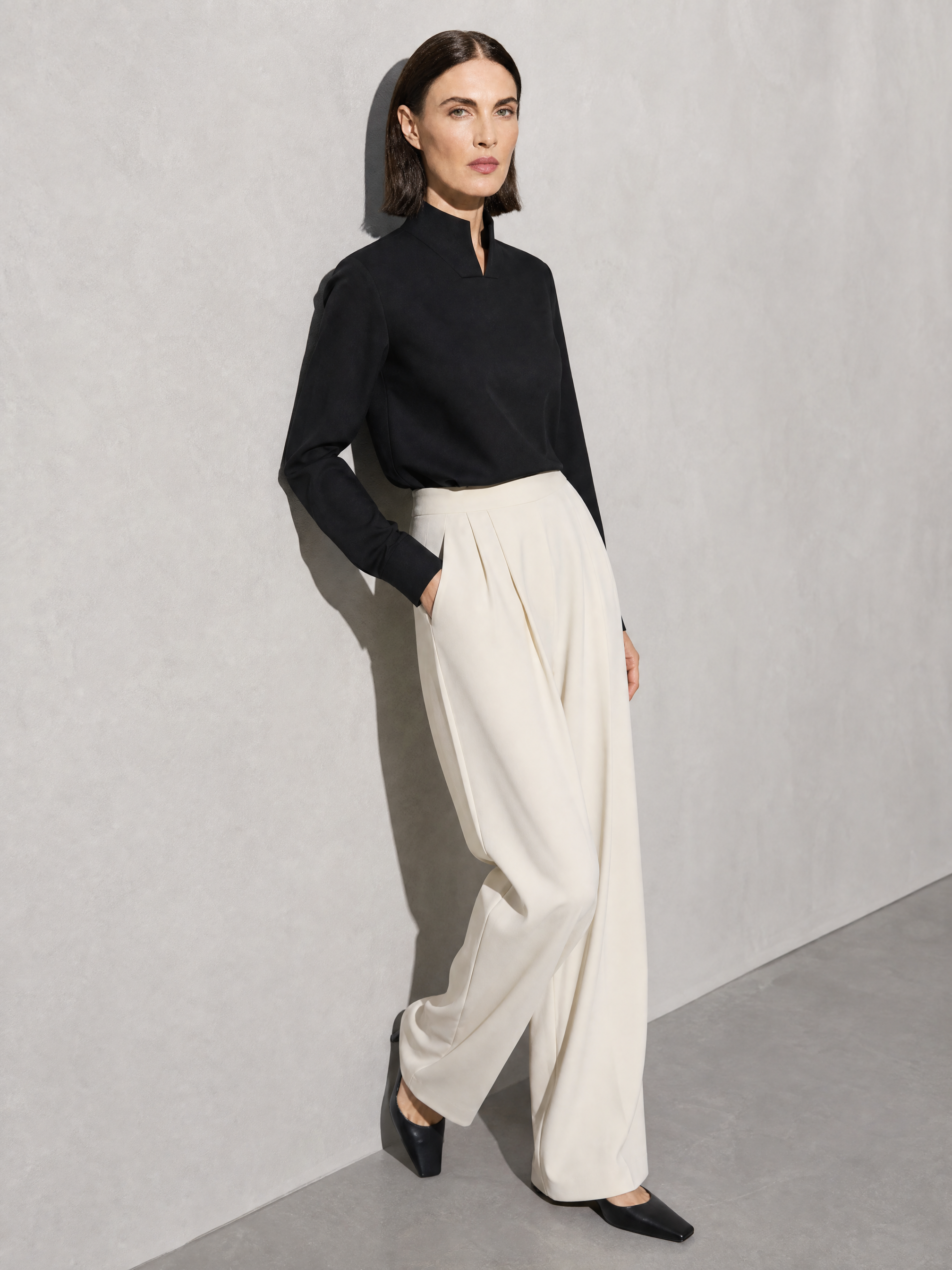 New Chinese-style Mandarin-collar Long-sleeve Blouse Niche Office-chic Top For Women - Black Premium Fabric Finish Seated Or Lean