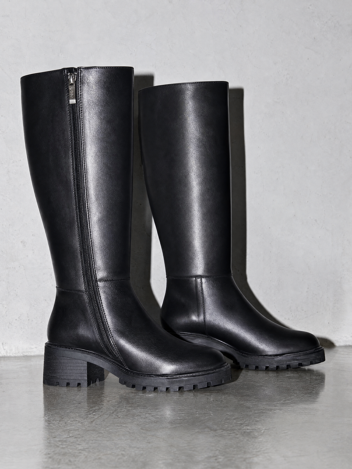 Women's Knee-high High-end Martin Boots - Black Shoe Angle