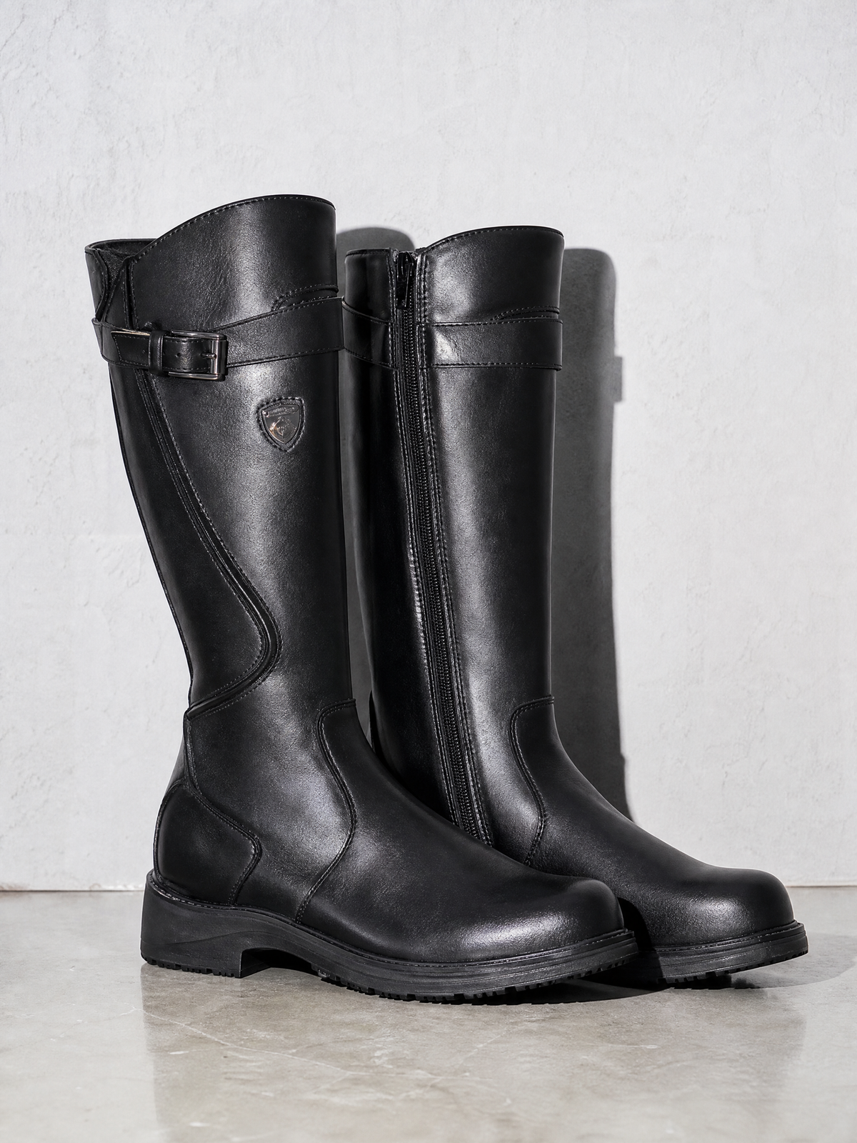 Women's mid-tube rider boots - Black Premium Leather Finish Shoe Angle