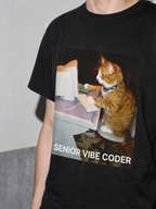 Senior Vibe Coder Cat Graphic IT Nerd T-Shirt — black macro