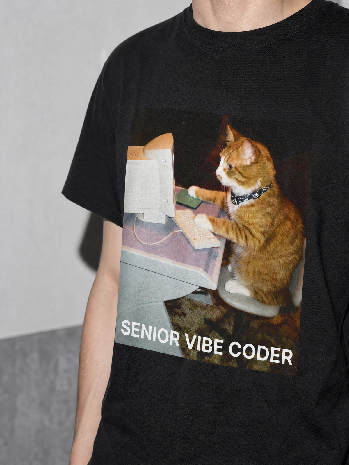 Senior Vibe Coder Cat Graphic IT Nerd T-Shirt — black macro