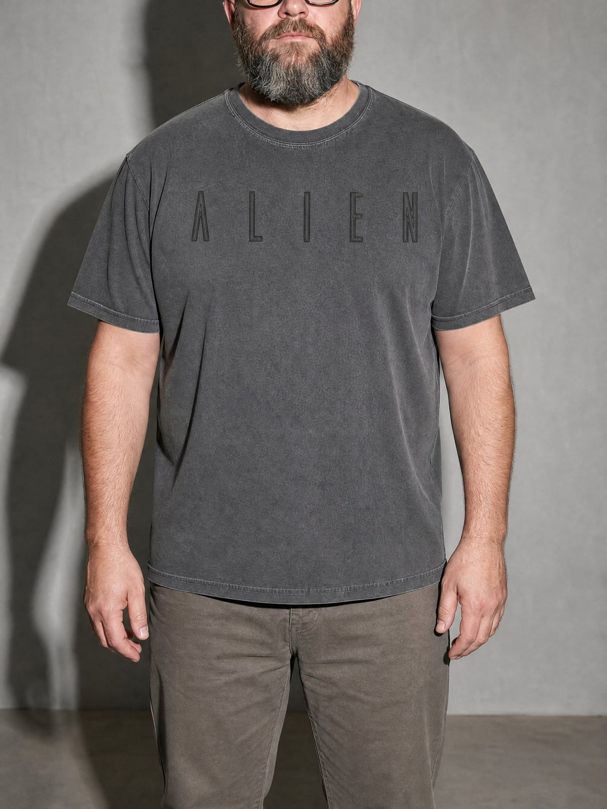 Alien Wordmark Premium Shirt - Pepper - on-model zoom