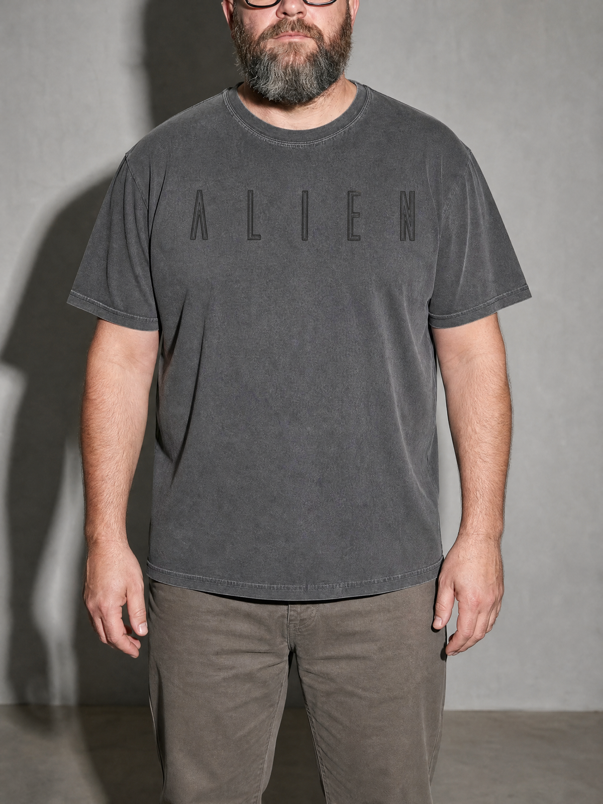 Alien Wordmark Premium Shirt - Pepper - on-model zoom