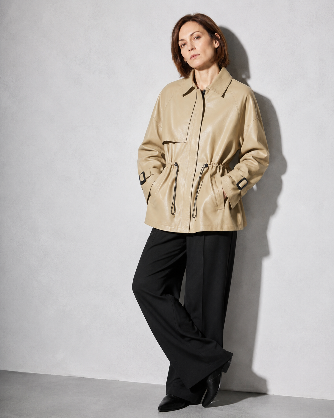 Code Culture | beige | 03 seated or lean p15 side wall lean