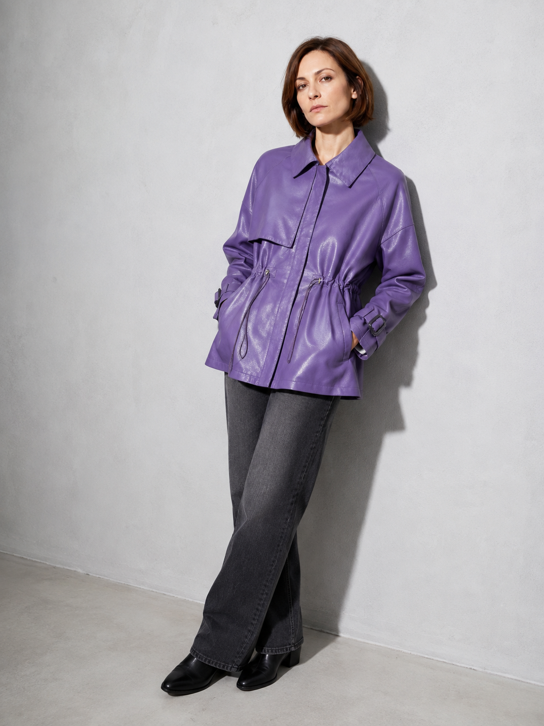 Code Culture | light-purple | 03 seated or lean p15 side wall lean
