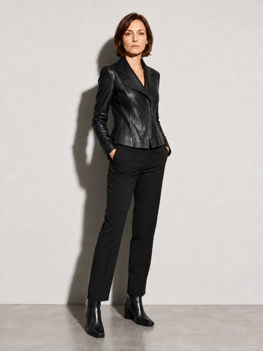 Code Culture | Black | Full body side three-quarter