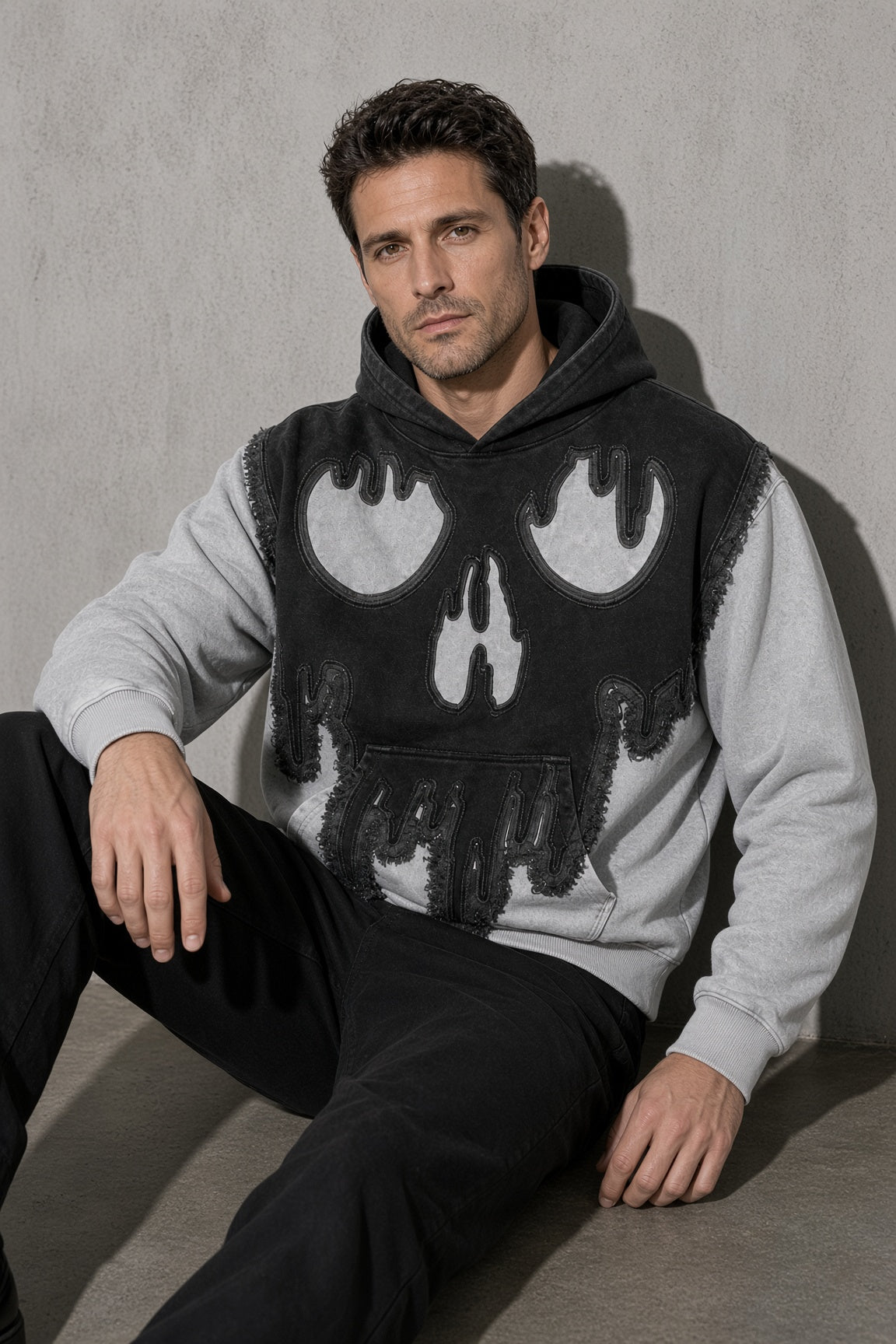 Dripping skull men's black hoodie, zoom-detail view