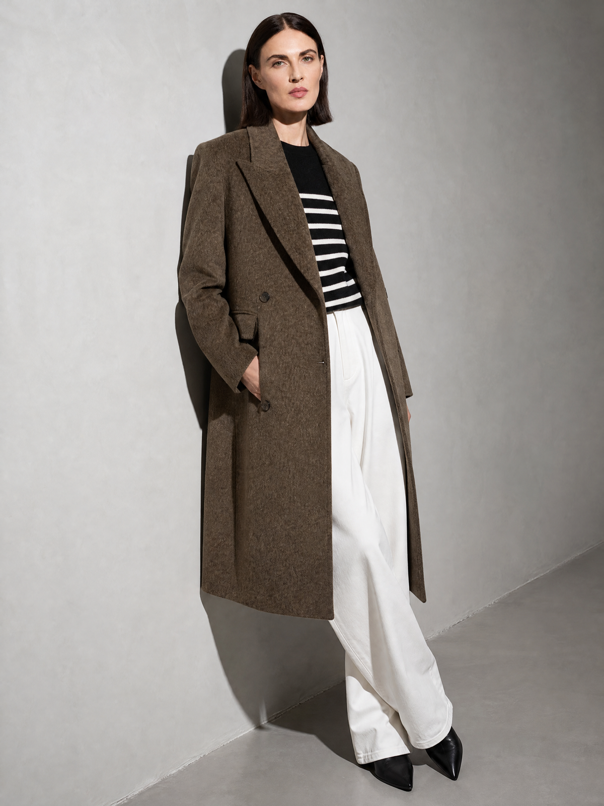 Above-the-knee Long Double-faced Wool Coat For Women - Nut Shell Brown Premium Fabric Finish Seated Or Lean